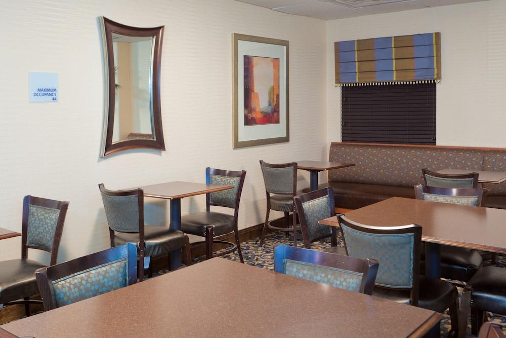 Holiday Inn Express Washington Dc-Bw Parkway By Ihg Hyattsville Esterno foto