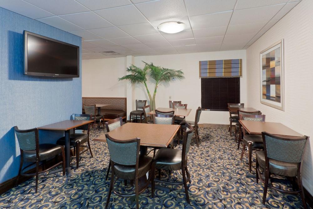Holiday Inn Express Washington Dc-Bw Parkway By Ihg Hyattsville Esterno foto
