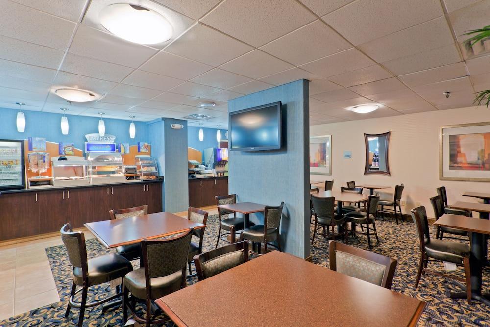 Holiday Inn Express Washington Dc-Bw Parkway By Ihg Hyattsville Esterno foto