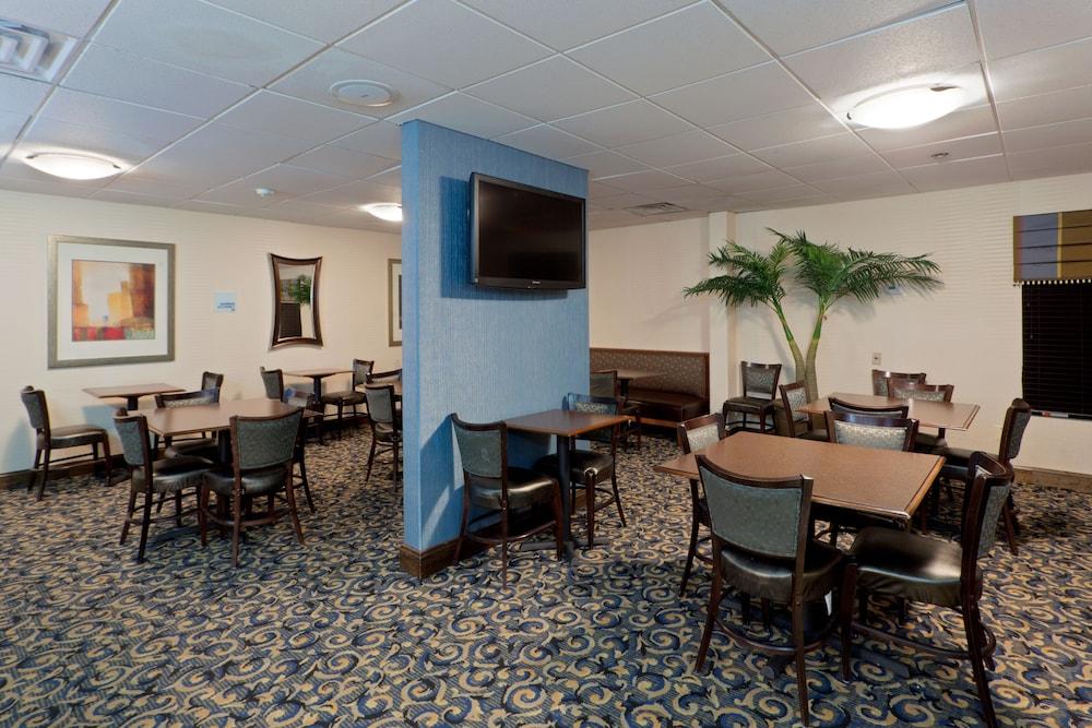 Holiday Inn Express Washington Dc-Bw Parkway By Ihg Hyattsville Esterno foto