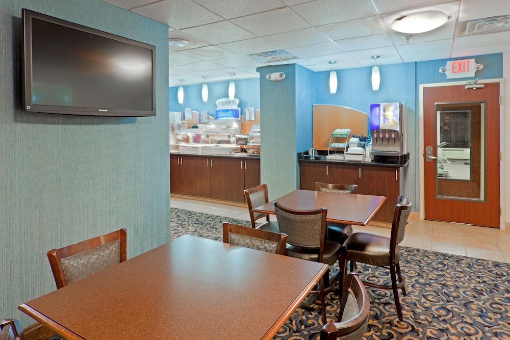 Holiday Inn Express Washington Dc-Bw Parkway By Ihg Hyattsville Esterno foto