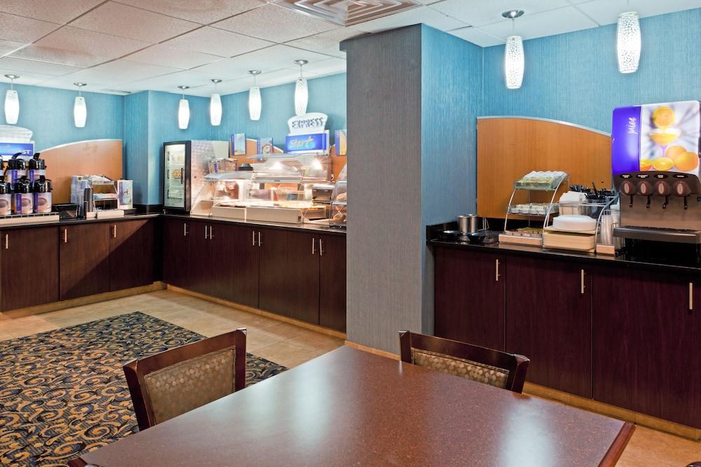 Holiday Inn Express Washington Dc-Bw Parkway By Ihg Hyattsville Esterno foto