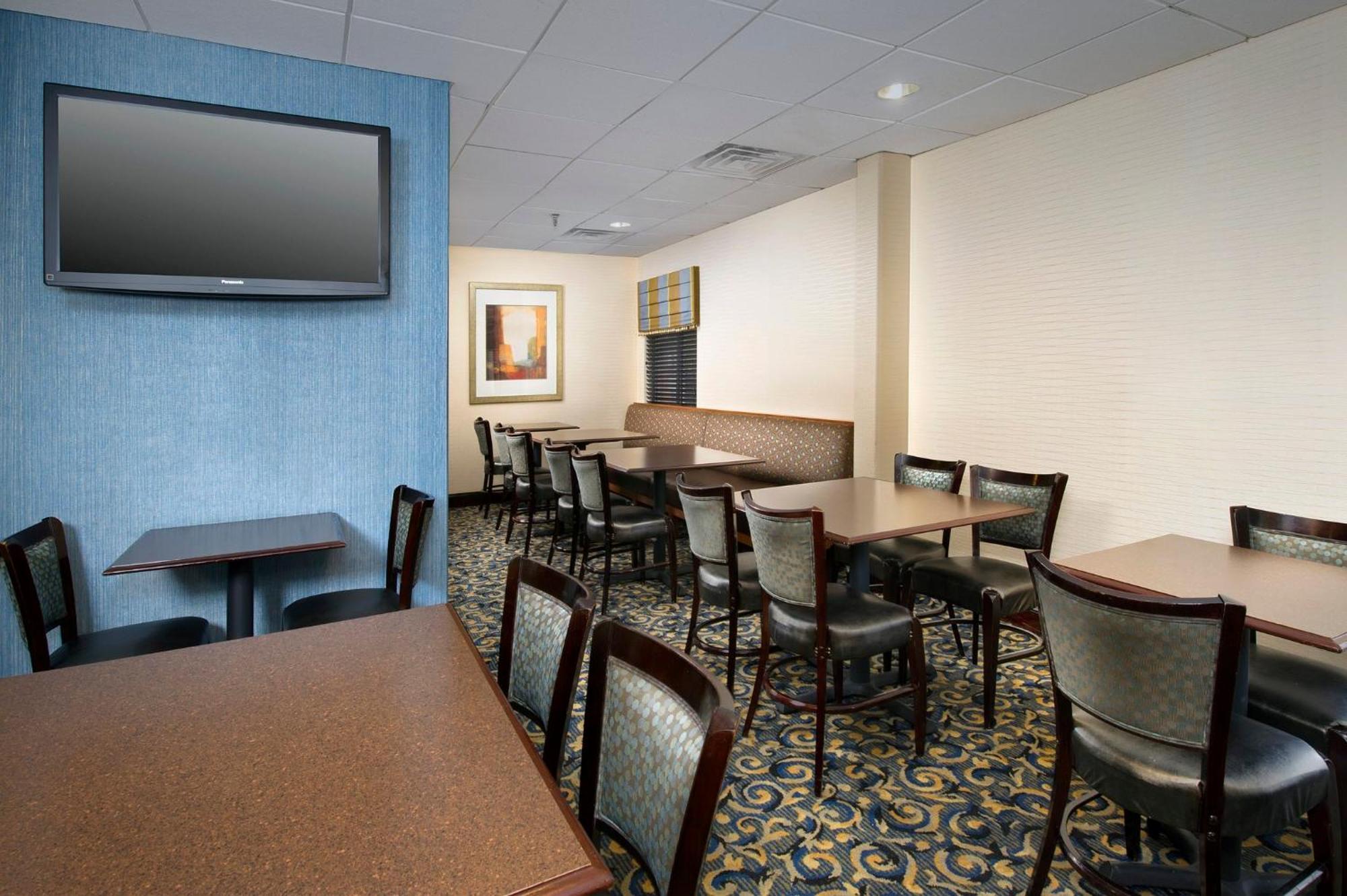 Holiday Inn Express Washington Dc-Bw Parkway By Ihg Hyattsville Esterno foto