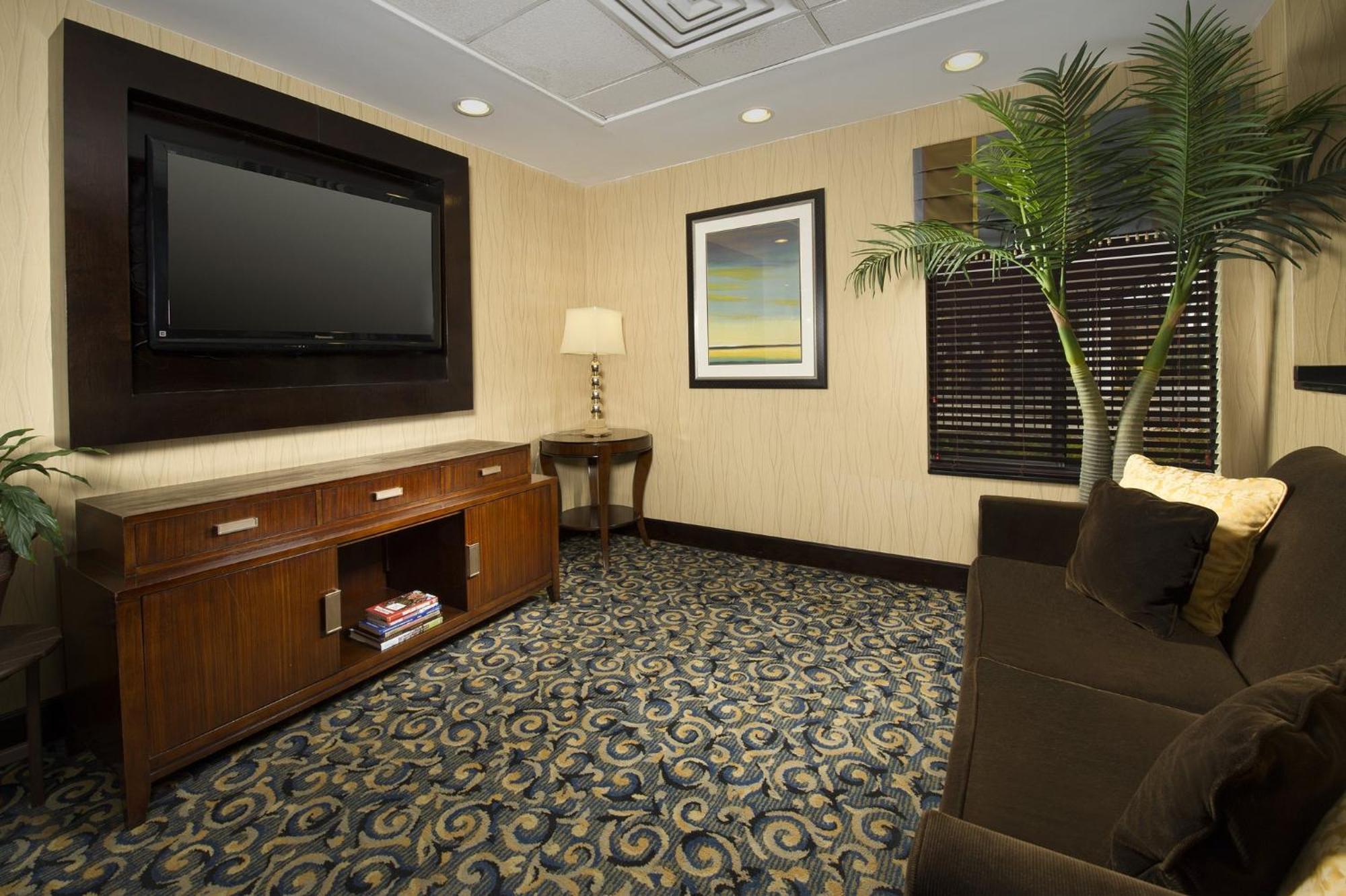 Holiday Inn Express Washington Dc-Bw Parkway By Ihg Hyattsville Esterno foto