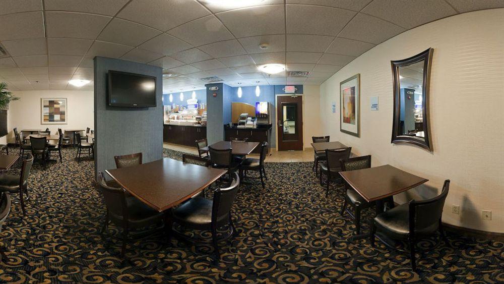 Holiday Inn Express Washington Dc-Bw Parkway By Ihg Hyattsville Esterno foto