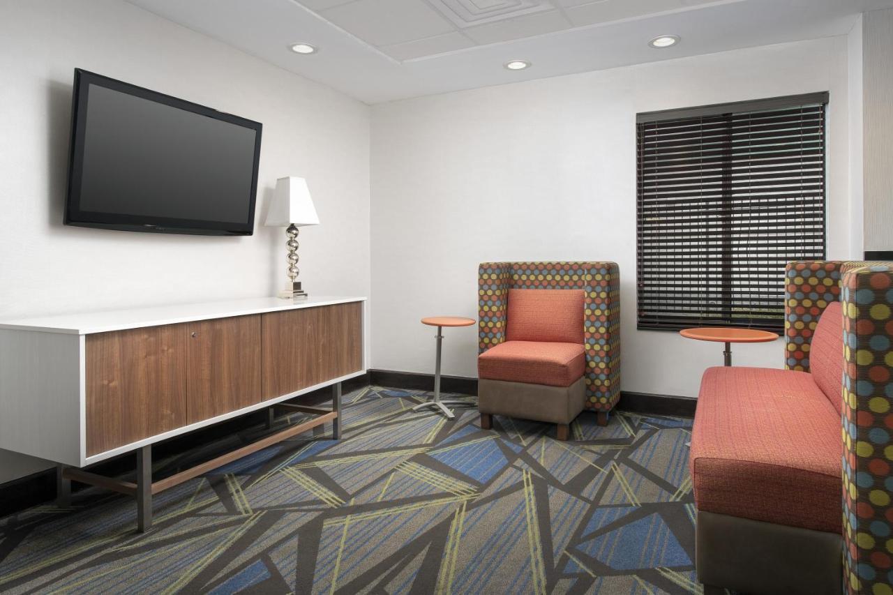 Holiday Inn Express Washington Dc-Bw Parkway By Ihg Hyattsville Esterno foto