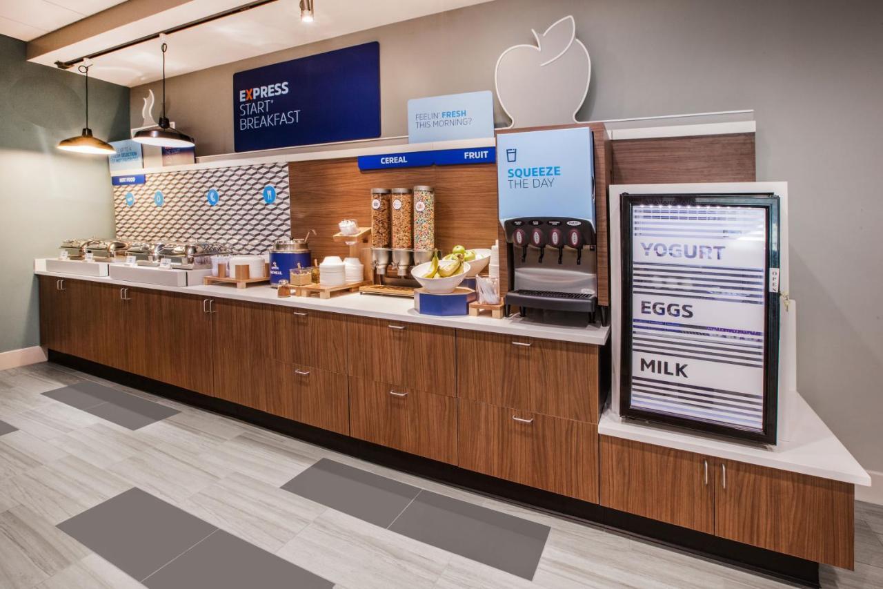 Holiday Inn Express Washington Dc-Bw Parkway By Ihg Hyattsville Esterno foto