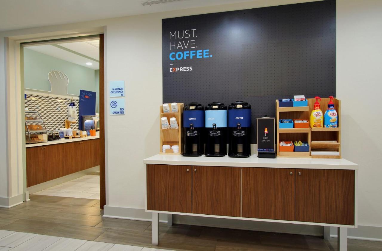 Holiday Inn Express Washington Dc-Bw Parkway By Ihg Hyattsville Esterno foto