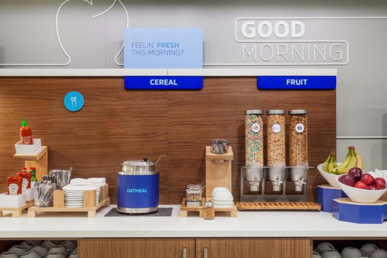 Holiday Inn Express Washington Dc-Bw Parkway By Ihg Hyattsville Esterno foto